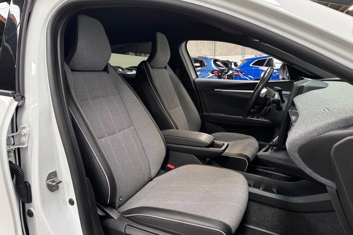 Hvid Renault Megane E-Tech fra 2023