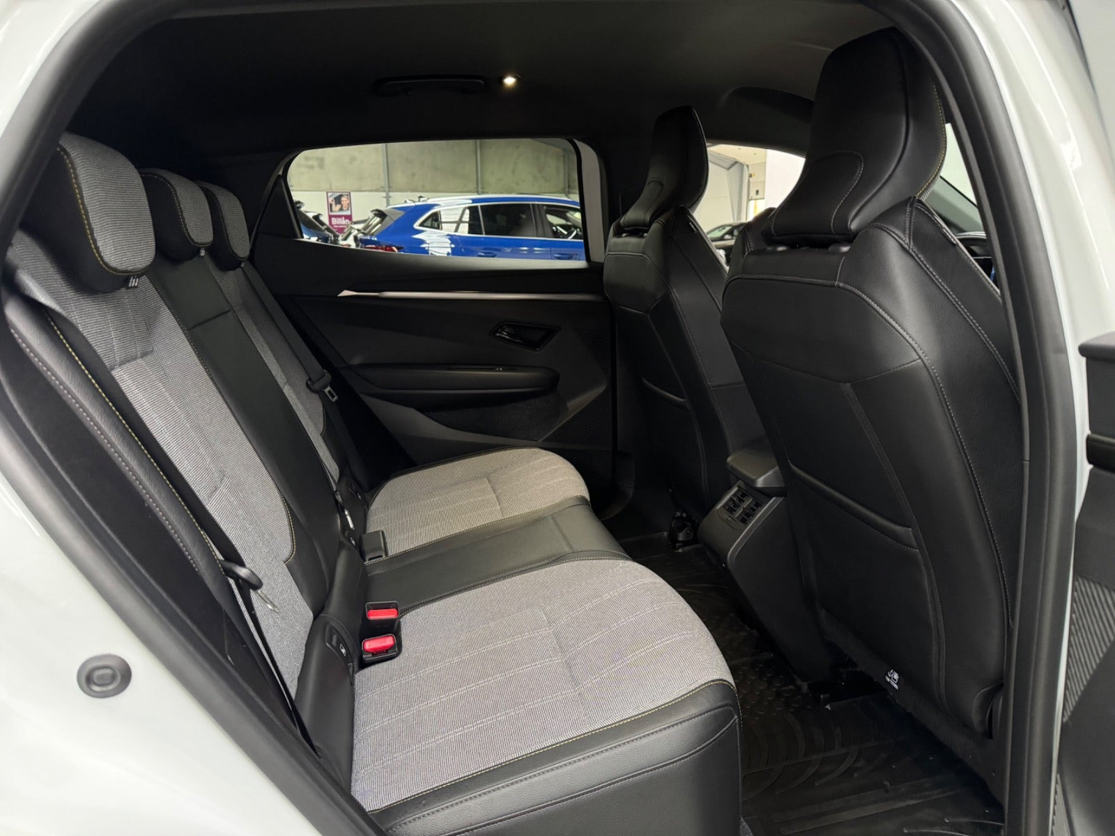 Hvid Renault Megane E-Tech fra 2023