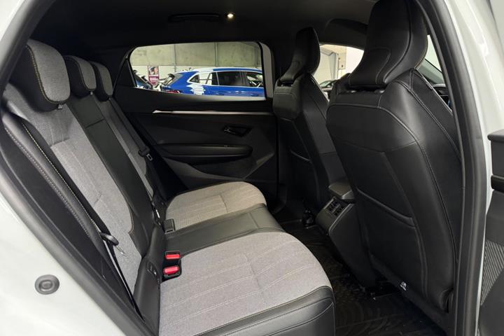 Hvid Renault Megane E-Tech fra 2023