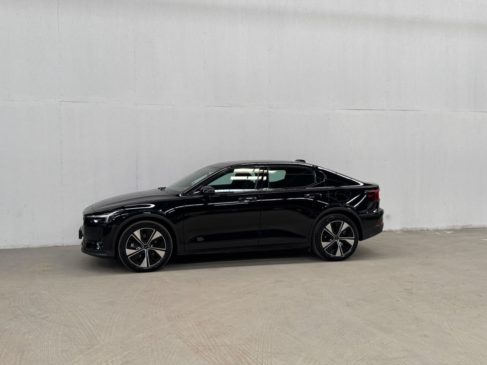 Sort Polestar 2 fra 2023