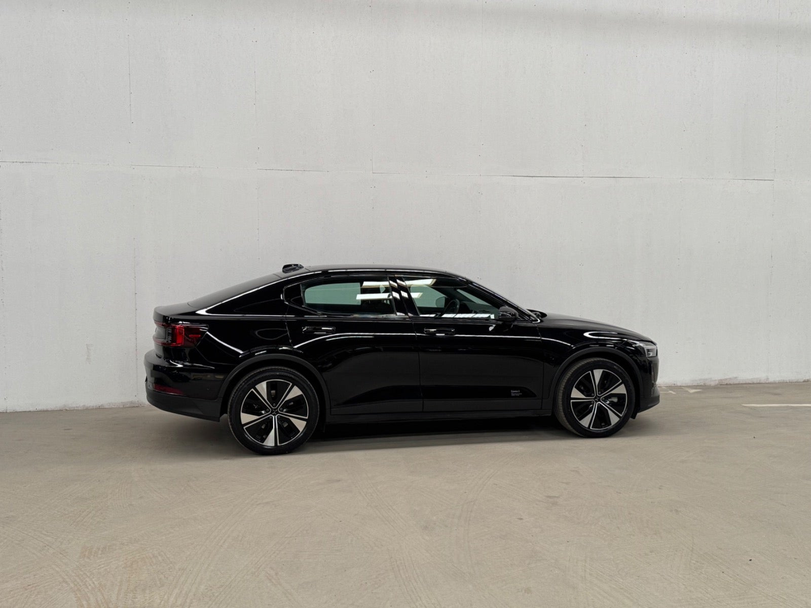 Sort Polestar 2 fra 2023