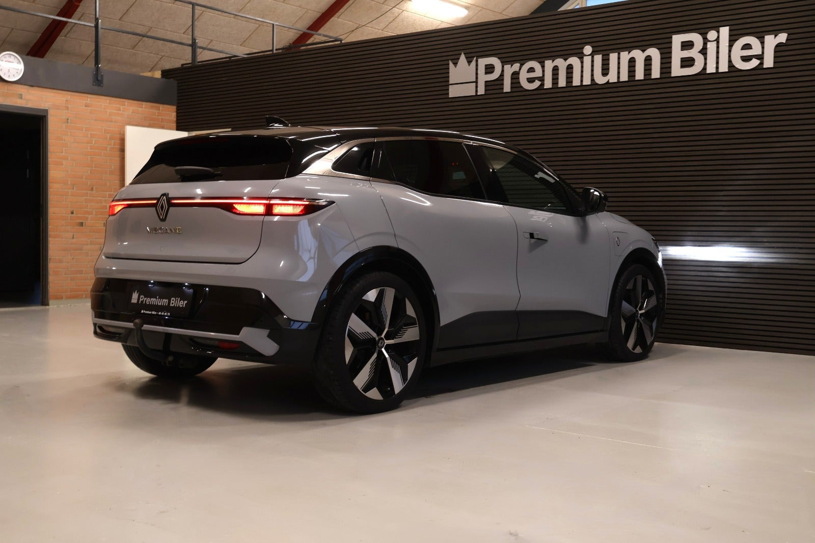 Grå Renault Megane E-Tech fra 2022