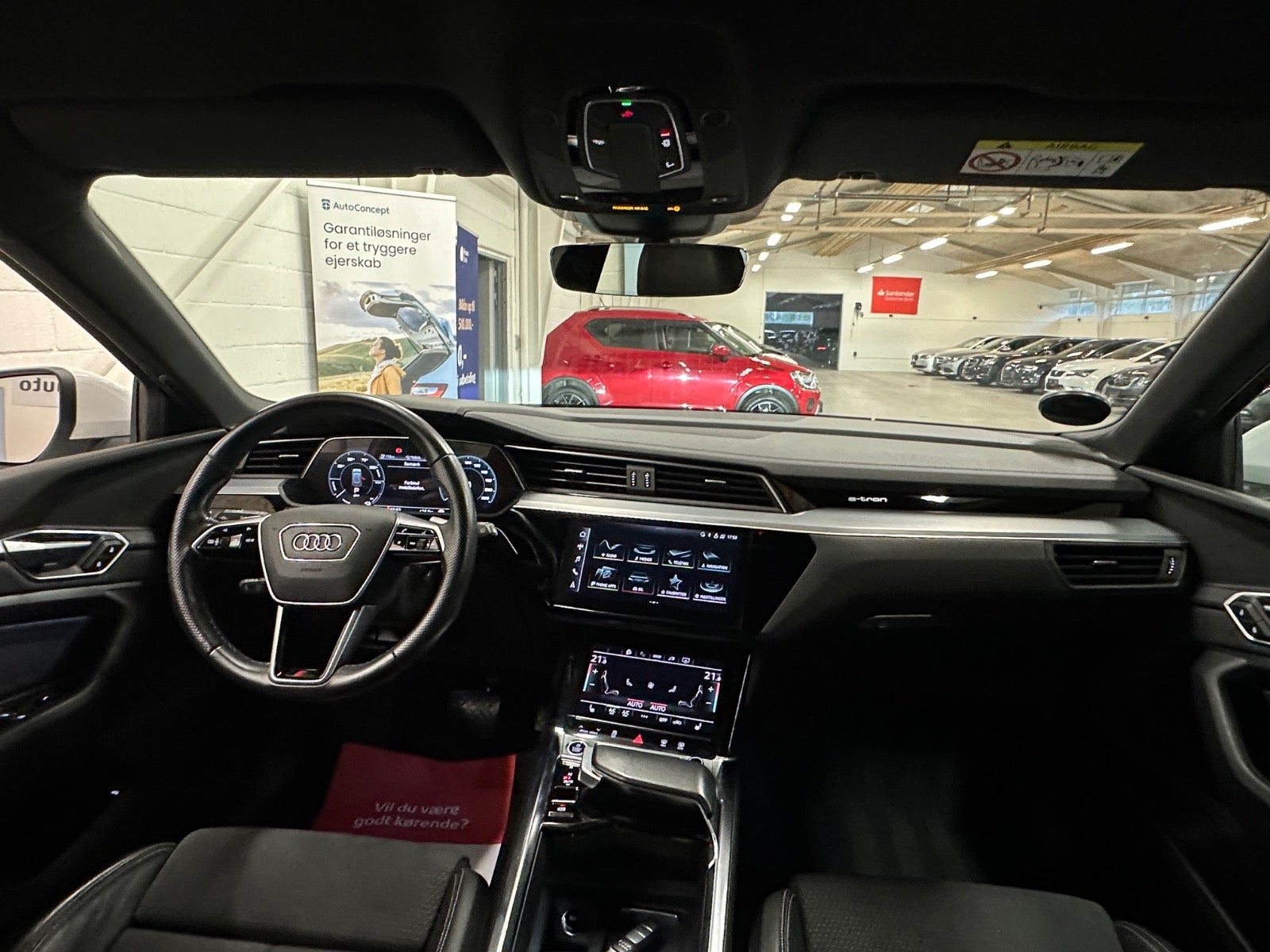 Hvid Audi e-tron fra 2023