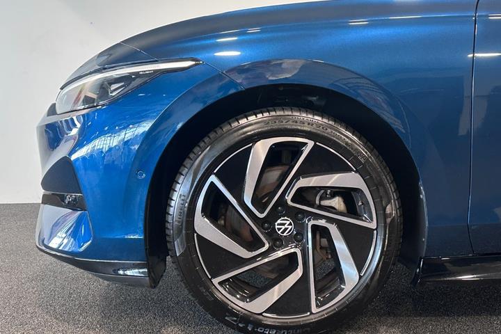 Blå VW ID.7 fra 2024