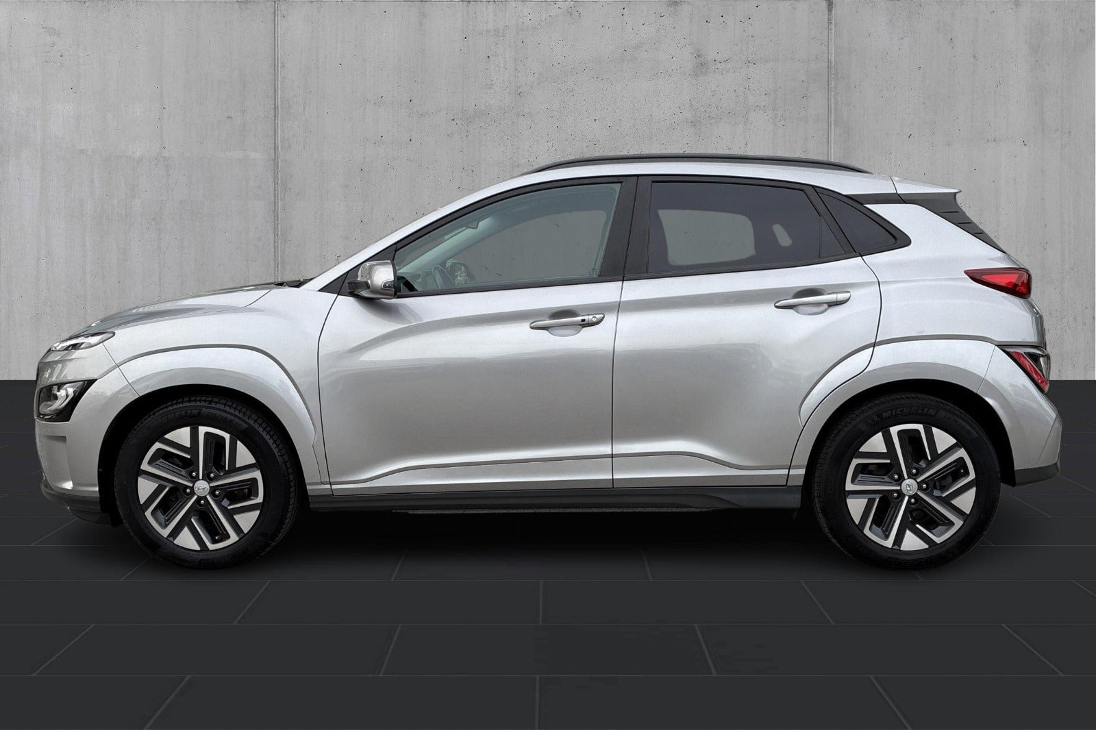 Sølv Hyundai Kona fra 2022