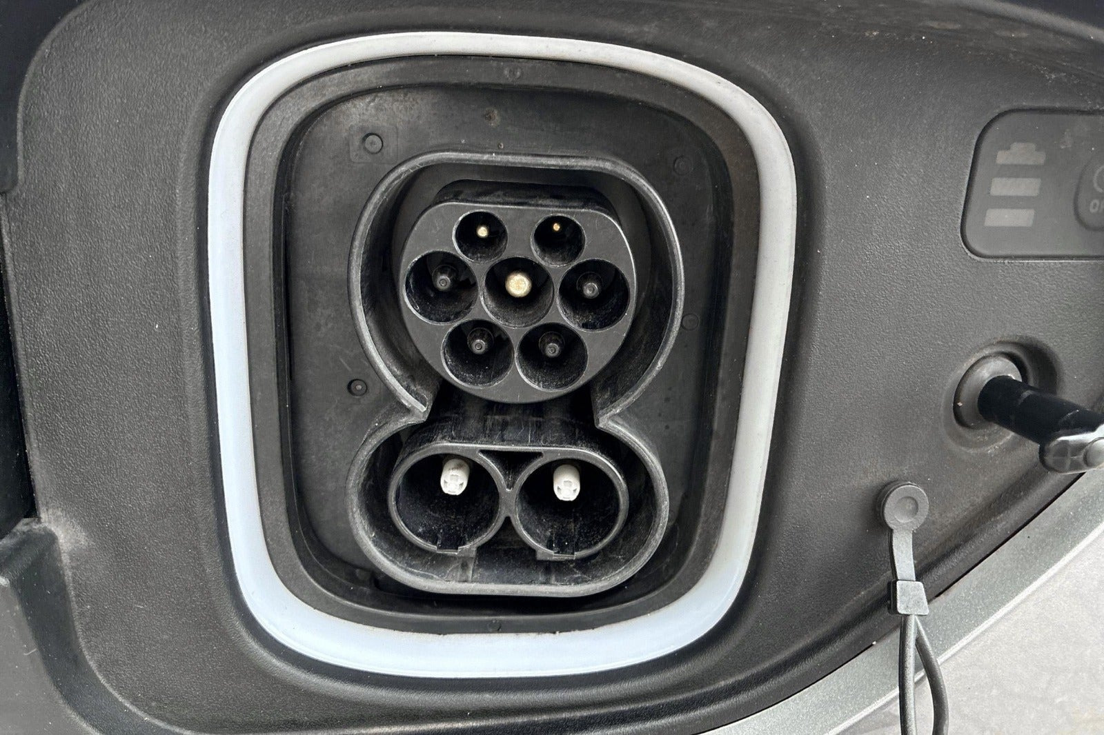 Sølv Hyundai Kona fra 2022