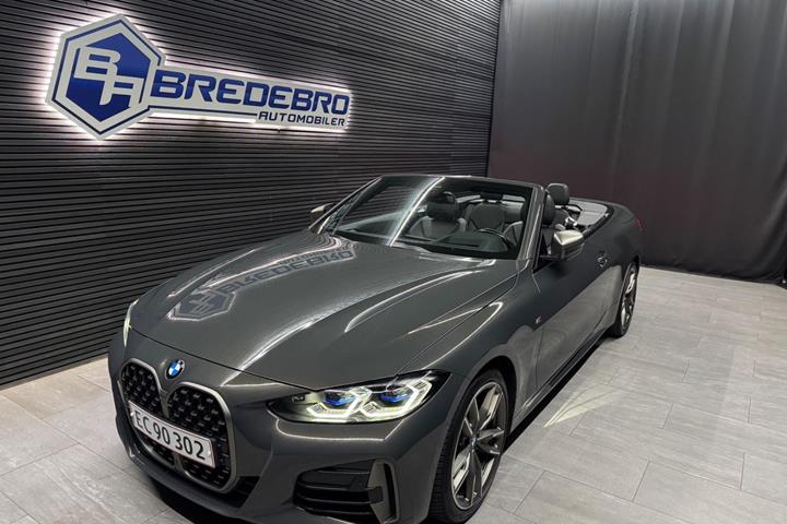 Grå BMW M440i fra 2021