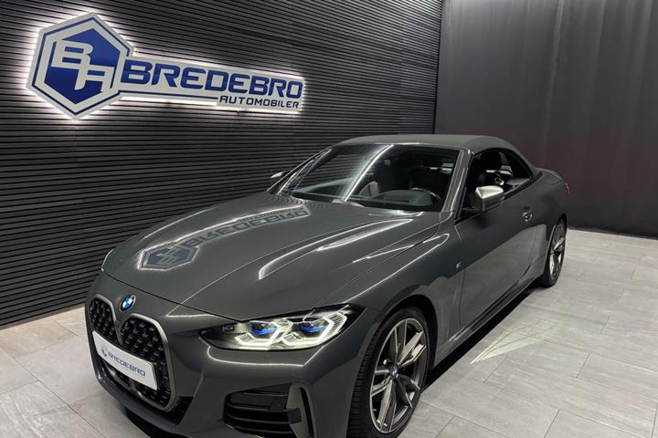 Grå BMW M440i fra 2021