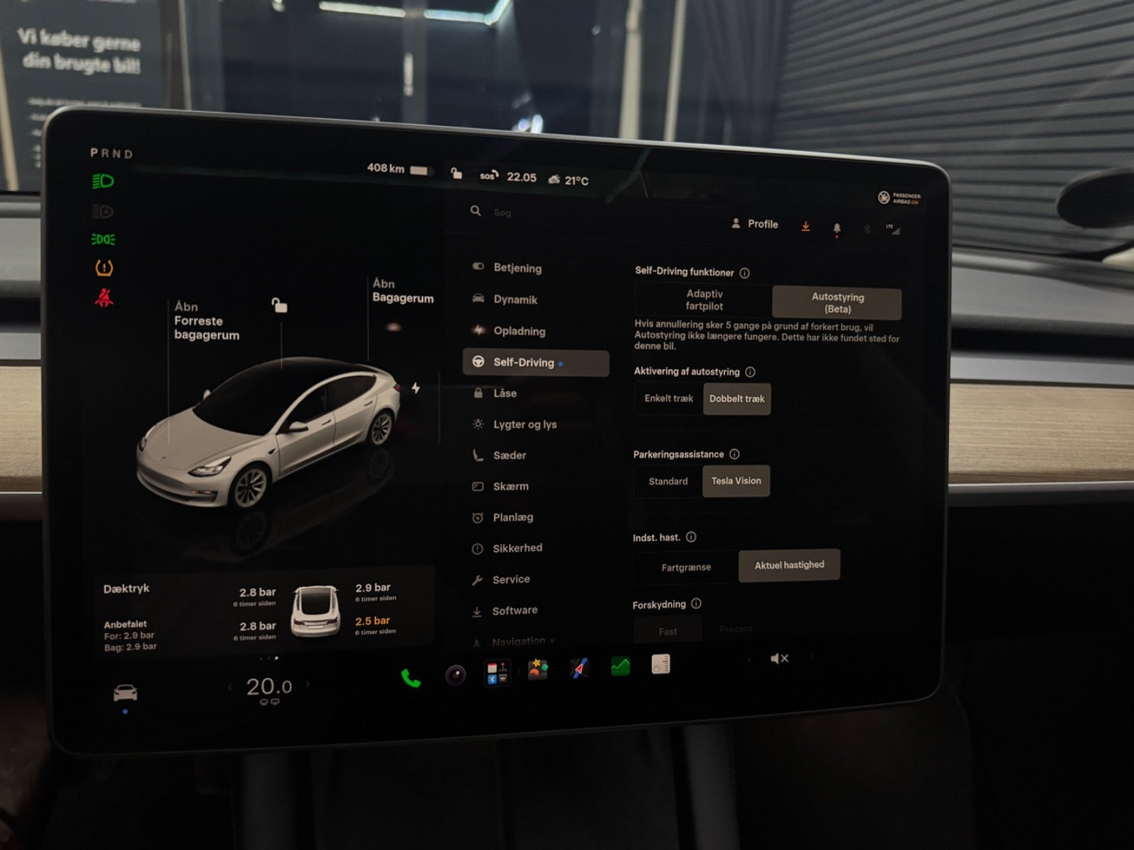 Hvid Tesla Model 3 fra 2022