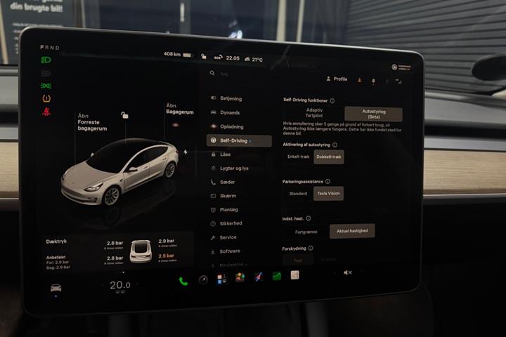 Hvid Tesla Model 3 fra 2022