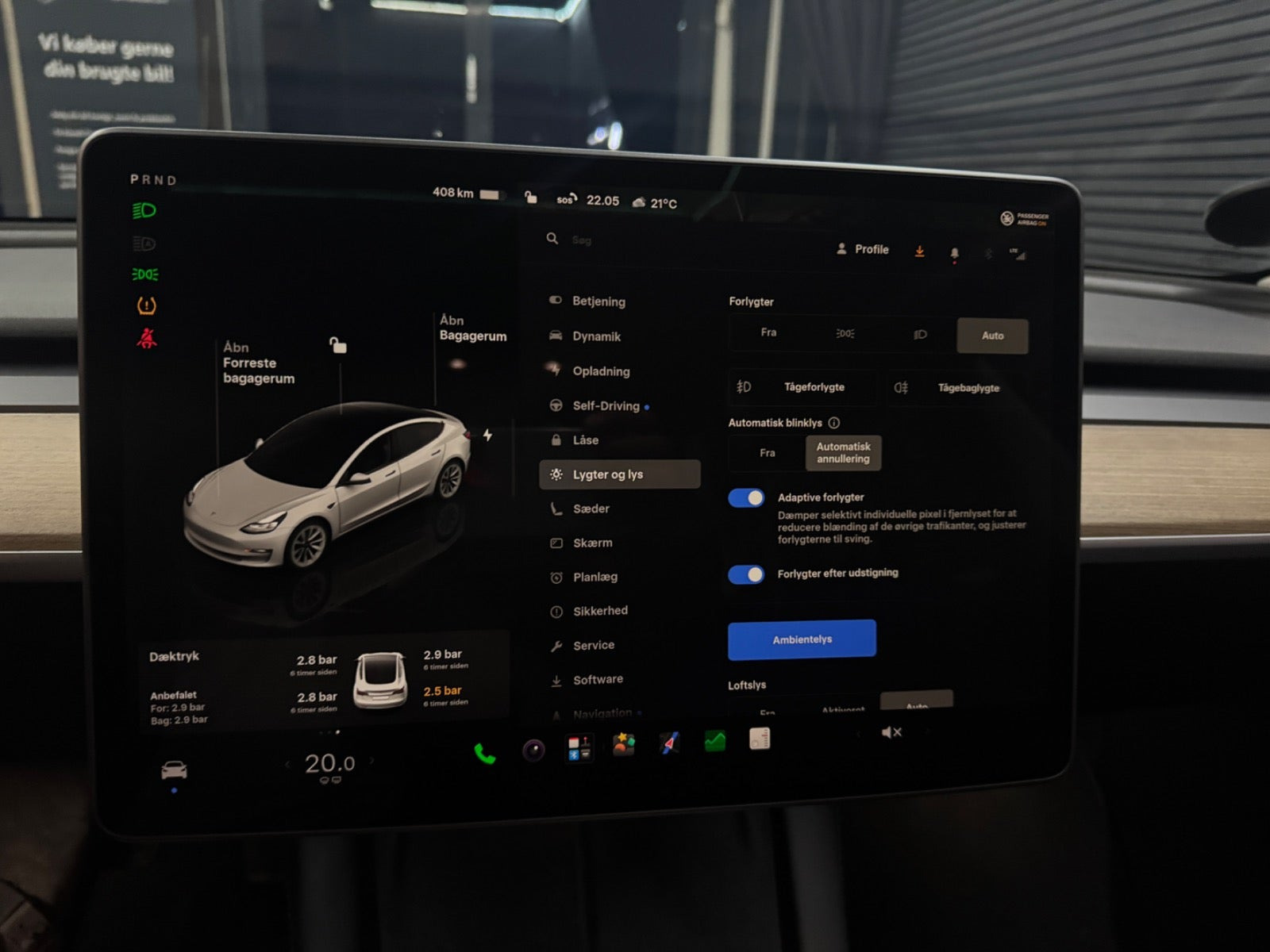 Hvid Tesla Model 3 fra 2022