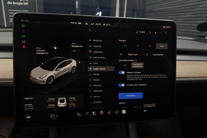 Hvid Tesla Model 3 fra 2022