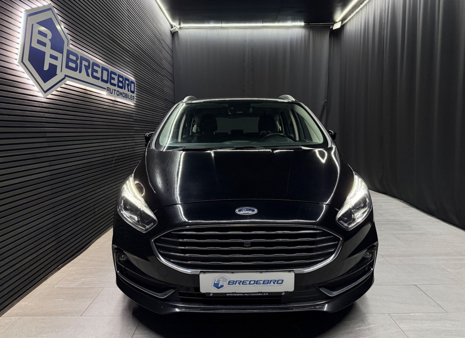 Sort Ford S-MAX fra 2020