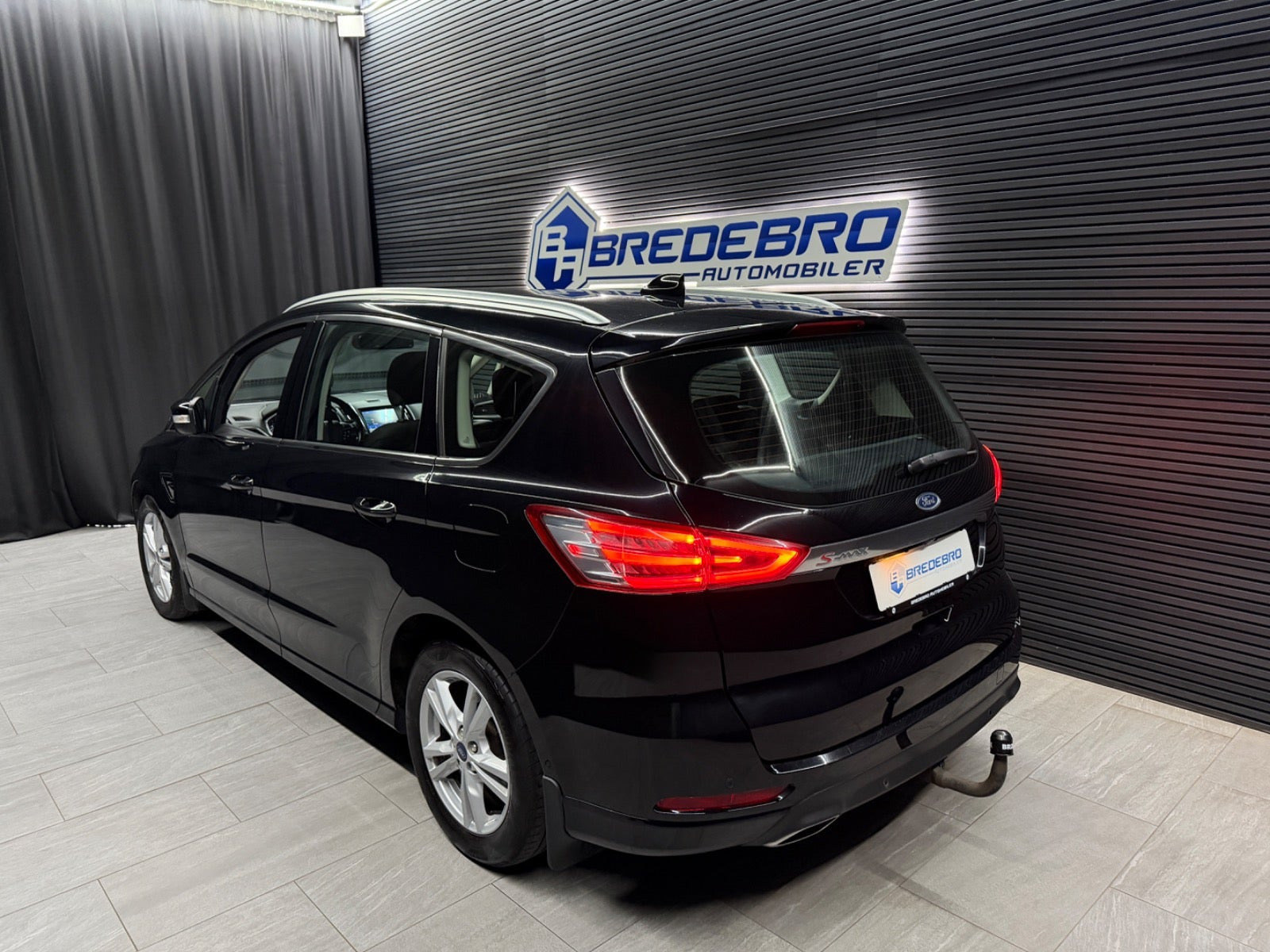 Sort Ford S-MAX fra 2020