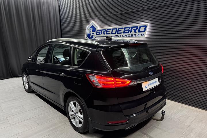 Sort Ford S-MAX fra 2020
