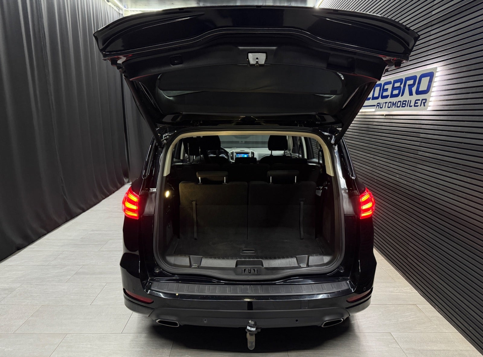Sort Ford S-MAX fra 2020