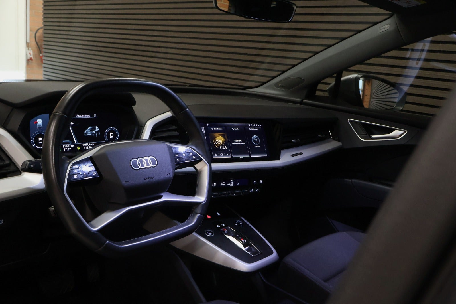 Grå Audi Q4 e-tron fra 2022