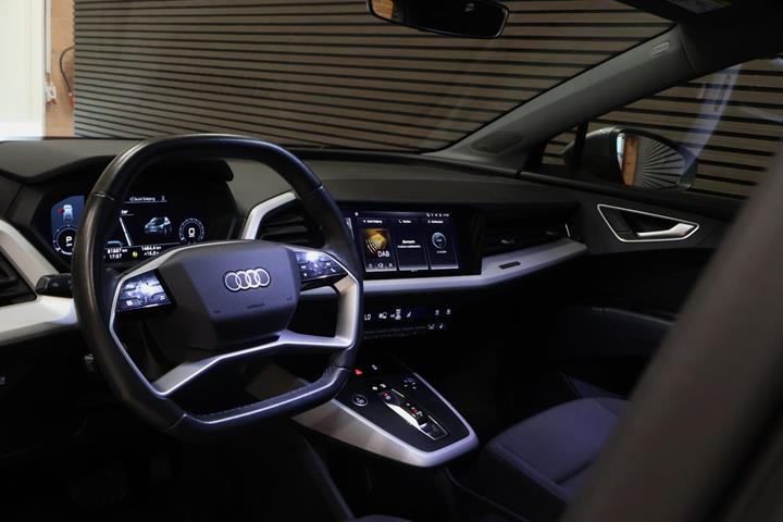 Grå Audi Q4 e-tron fra 2022