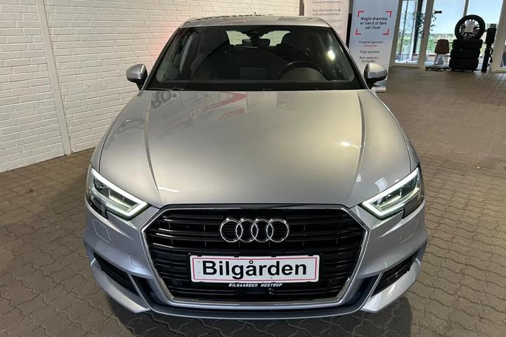 Grå Audi A3 fra 2019
