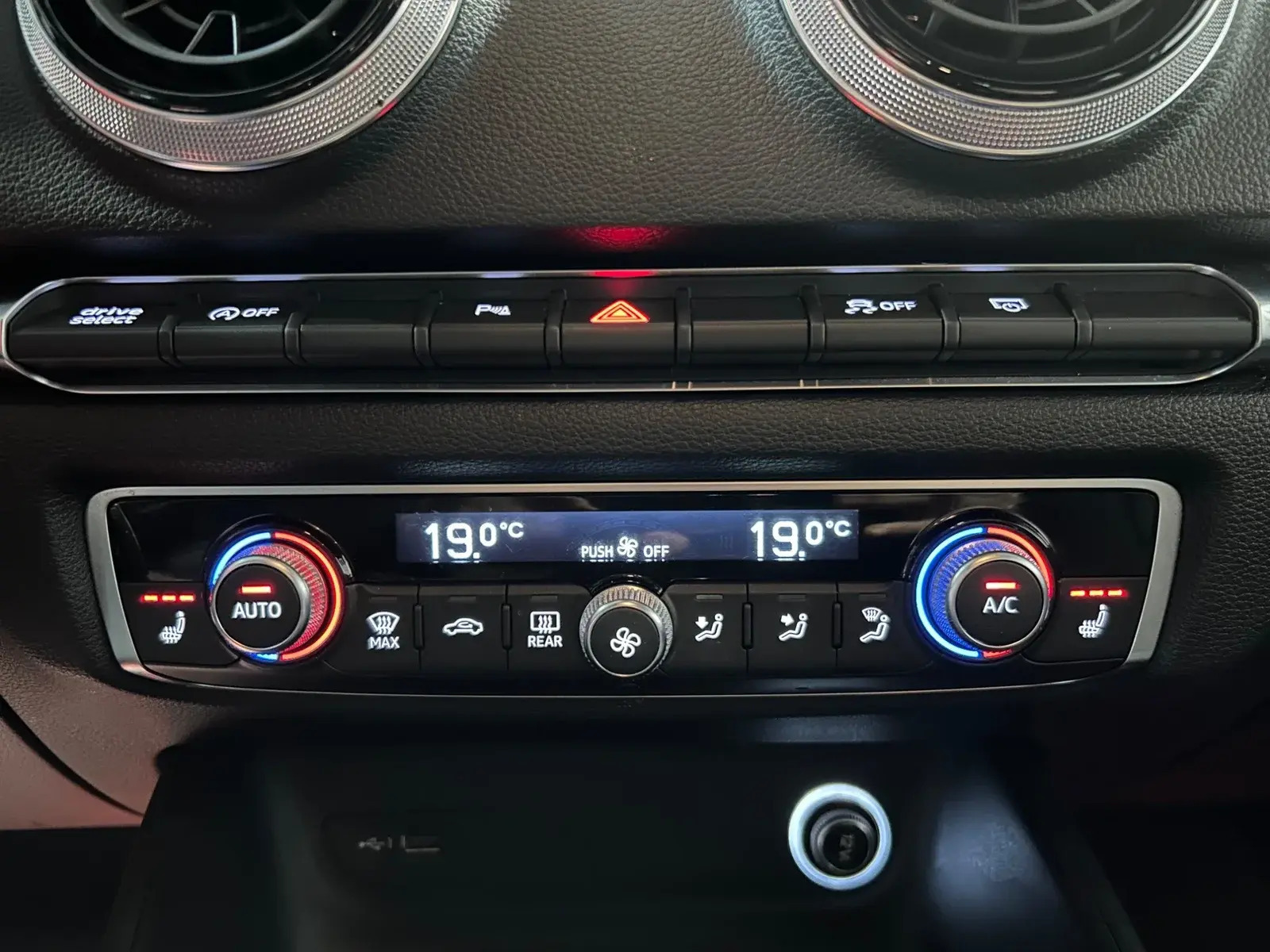 Grå Audi A3 fra 2019
