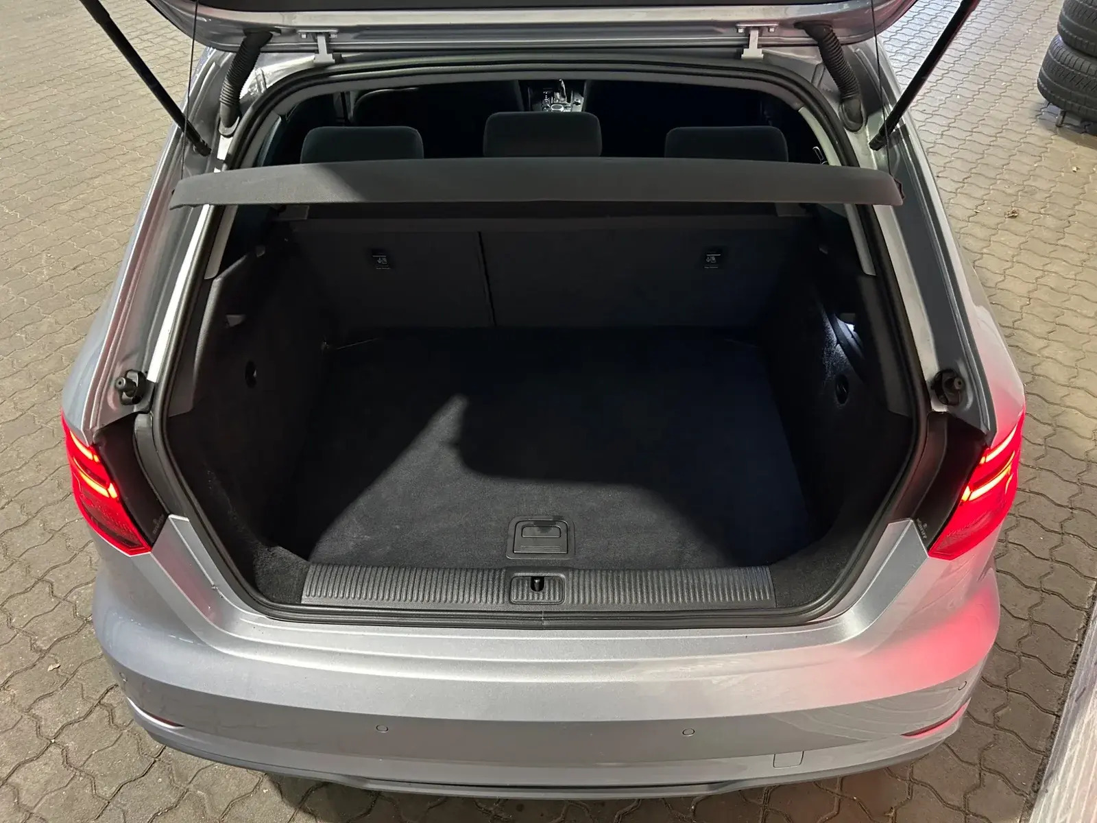 Grå Audi A3 fra 2019
