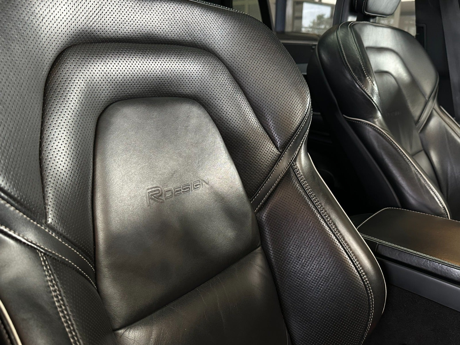 Sort Volvo XC90 fra 2016