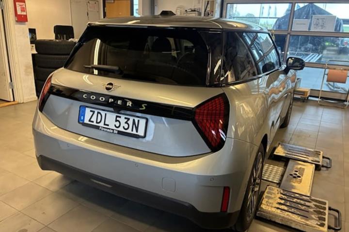 Grå Mini Cooper SE fra 2024