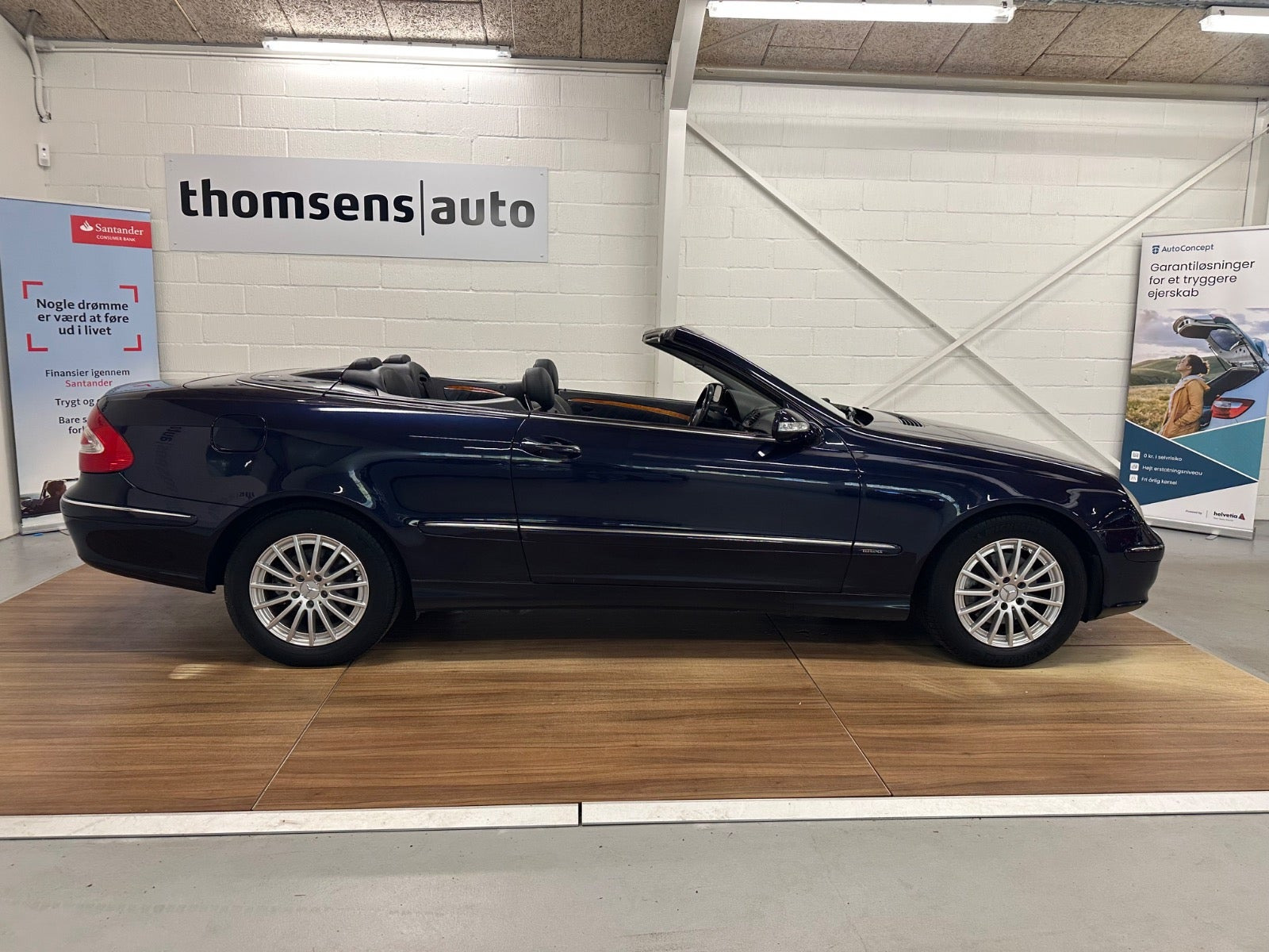 Blå Mercedes CLK320 fra 2004