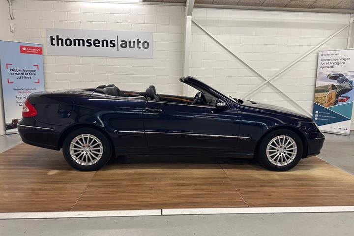 Blå Mercedes CLK320 fra 2004