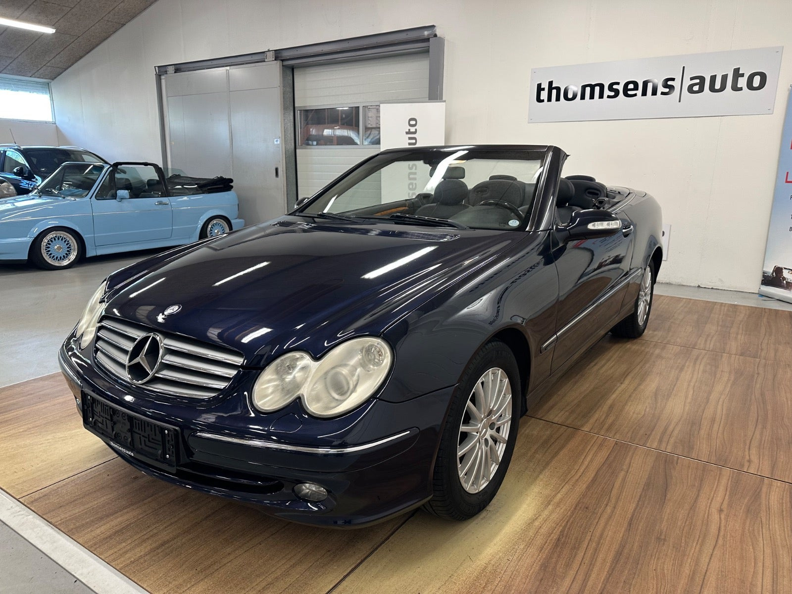Blå Mercedes CLK320 fra 2004