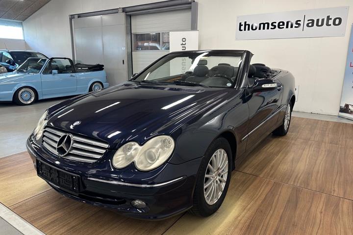 Blå Mercedes CLK320 fra 2004