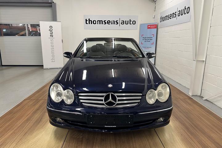 Blå Mercedes CLK320 fra 2004