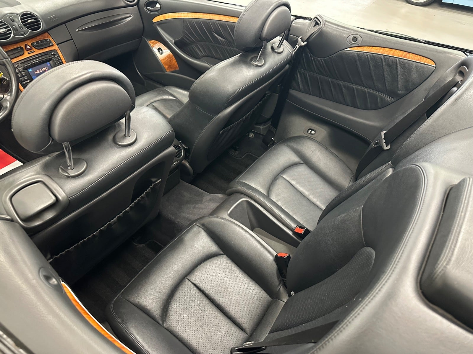 Blå Mercedes CLK320 fra 2004
