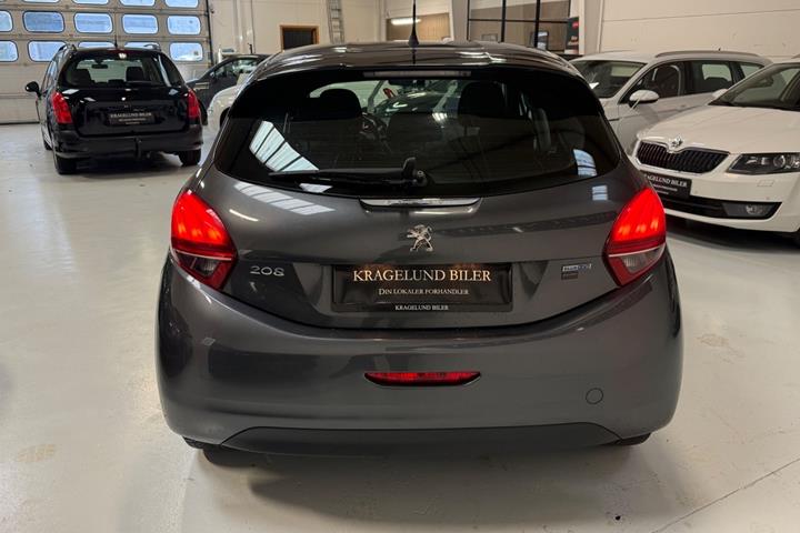 Grøn Peugeot 208 fra 2016