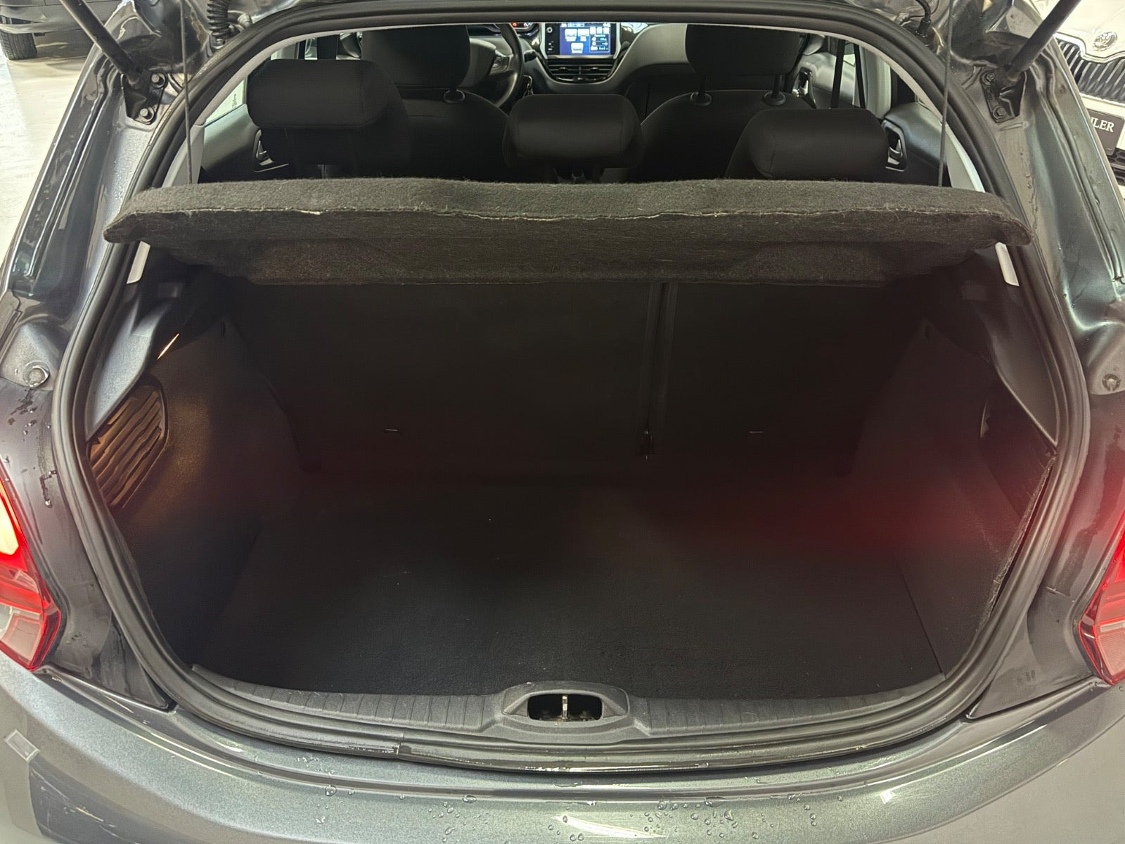 Grøn Peugeot 208 fra 2016