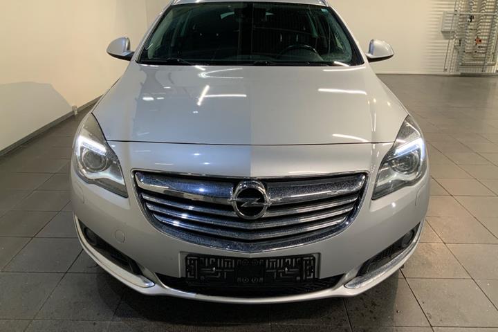 Sølv Opel Insignia fra 2014