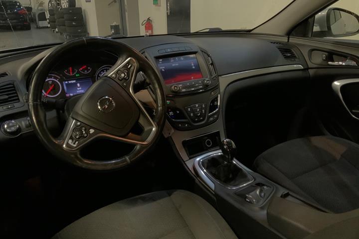 Sølv Opel Insignia fra 2014