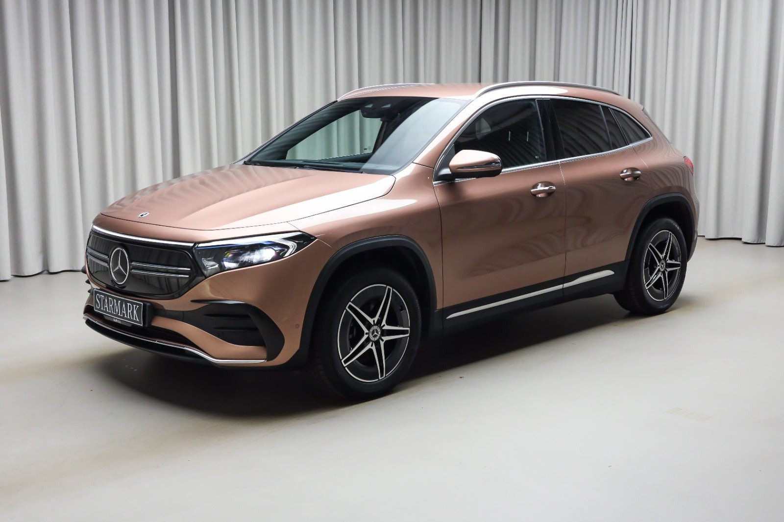 Gul Mercedes EQA300 fra 2023
