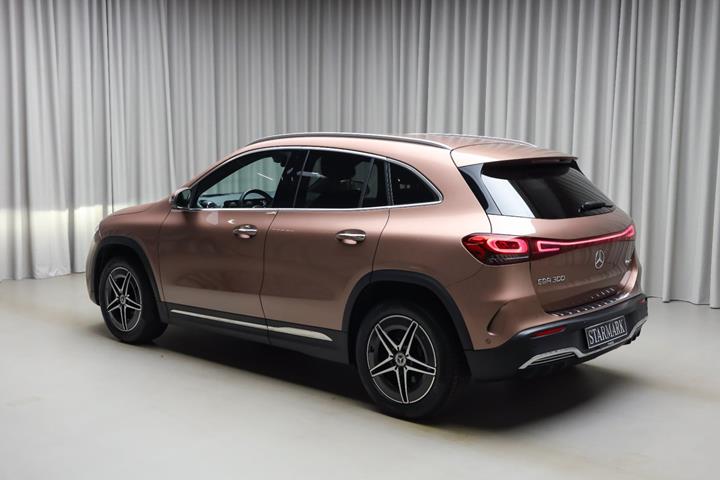 Gul Mercedes EQA300 fra 2023