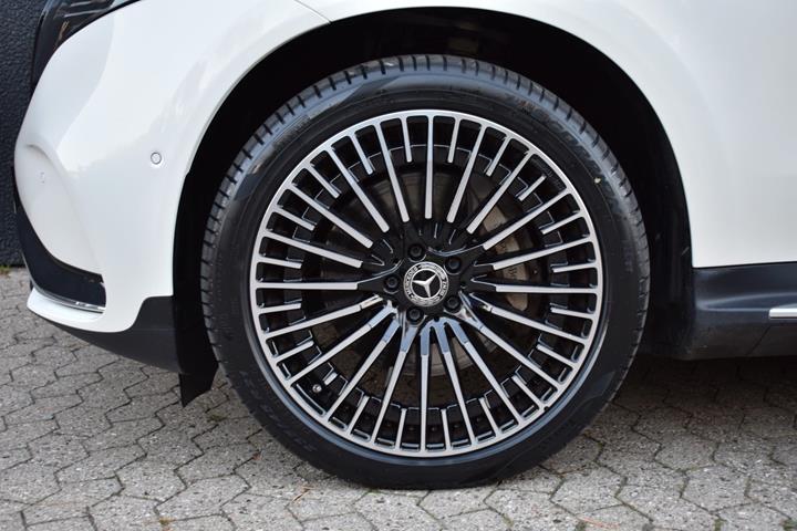 Hvid Mercedes EQC400 fra 2021