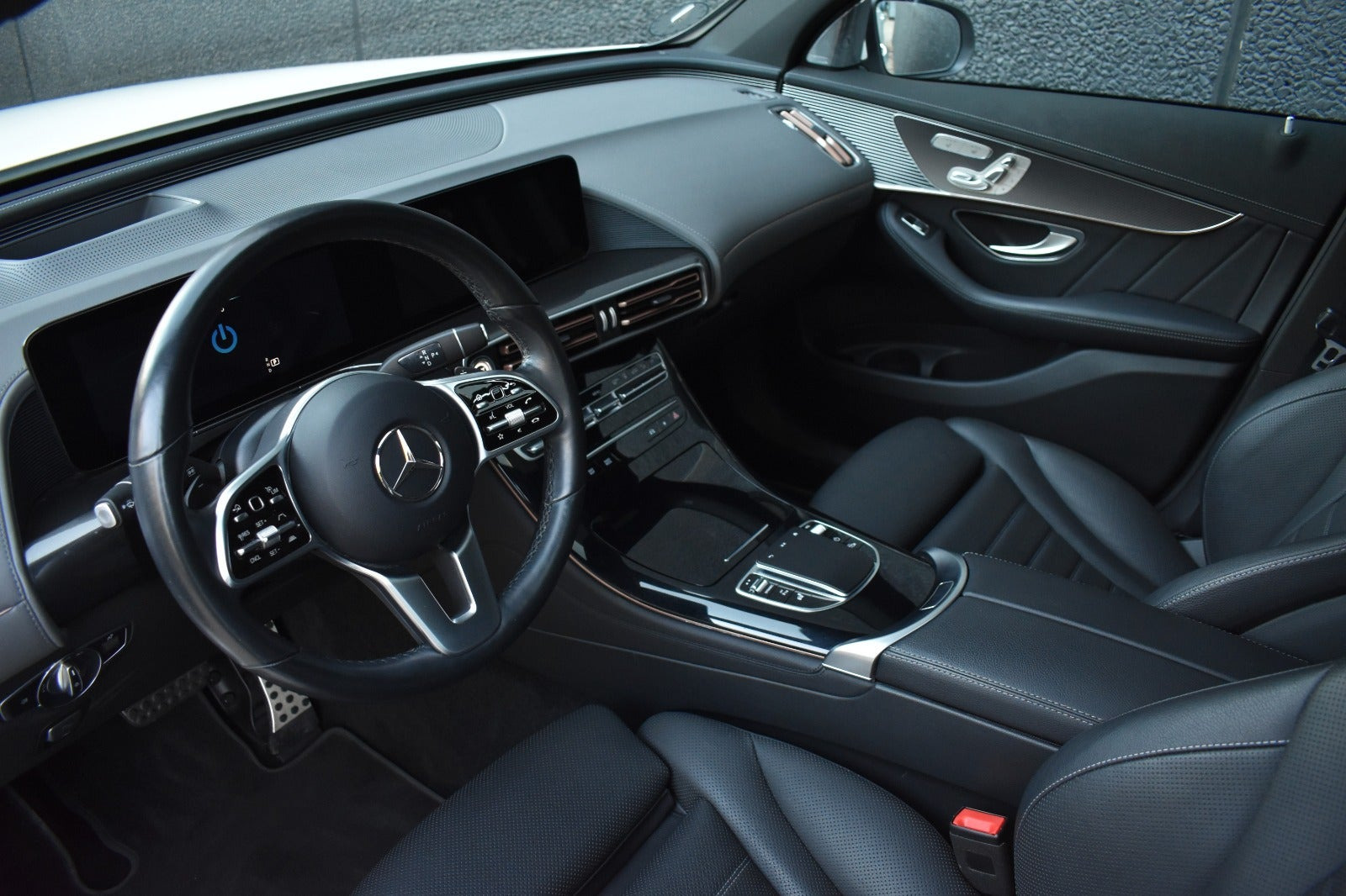 Hvid Mercedes EQC400 fra 2021