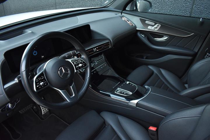 Hvid Mercedes EQC400 fra 2021