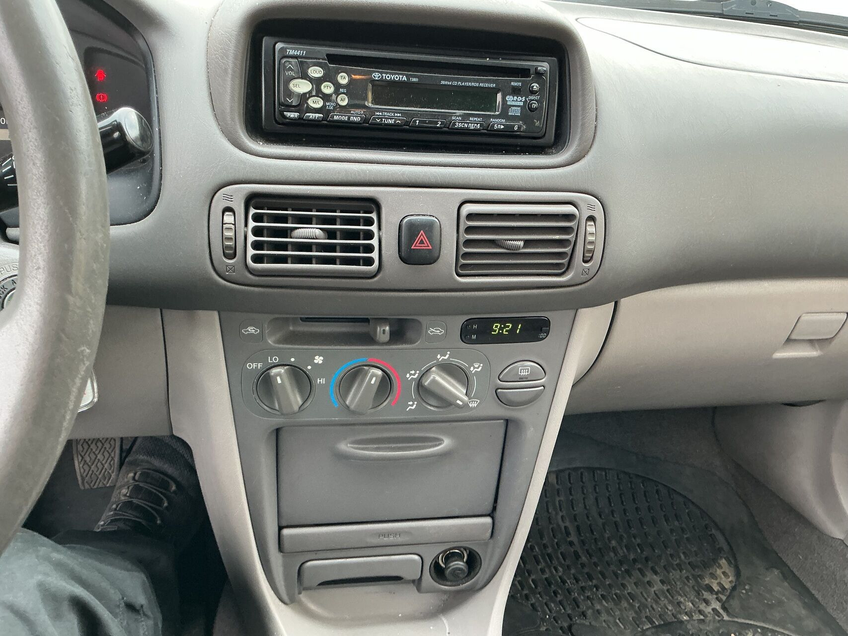 Grøn Toyota Corolla fra 1998