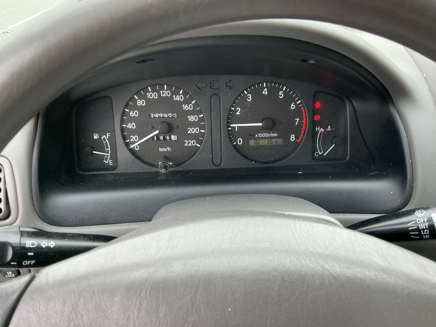 Grøn Toyota Corolla fra 1998