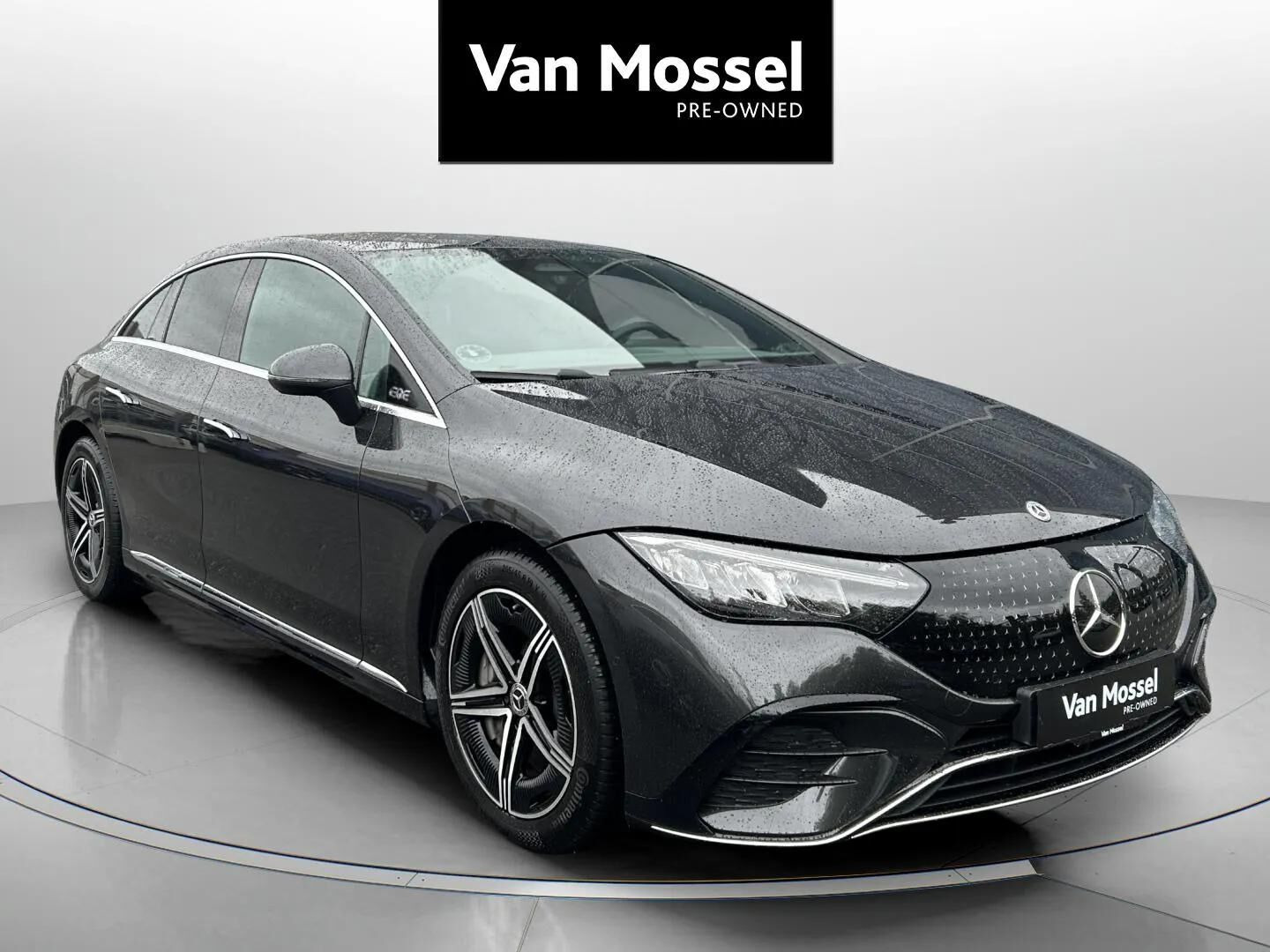 Grå Mercedes EQE350+ fra 2025