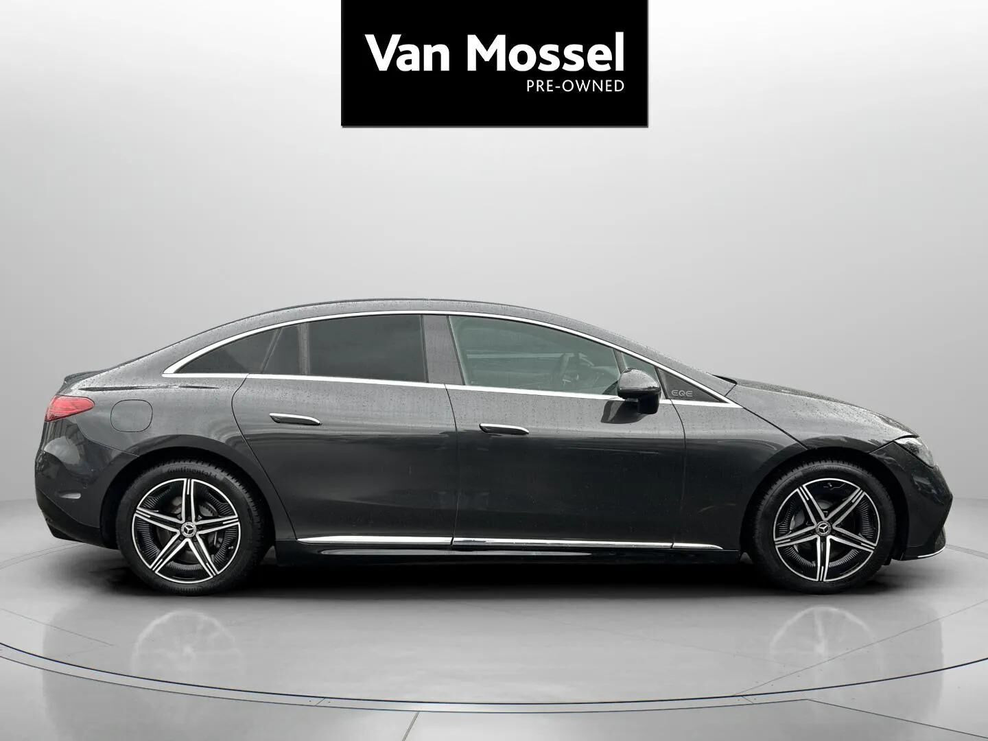 Grå Mercedes EQE350+ fra 2025