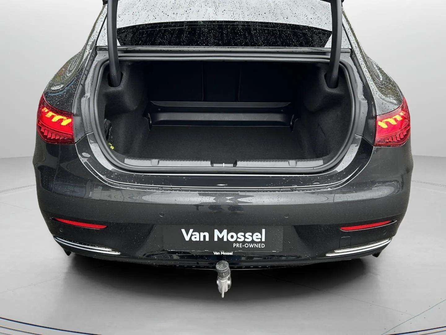 Grå Mercedes EQE350+ fra 2025
