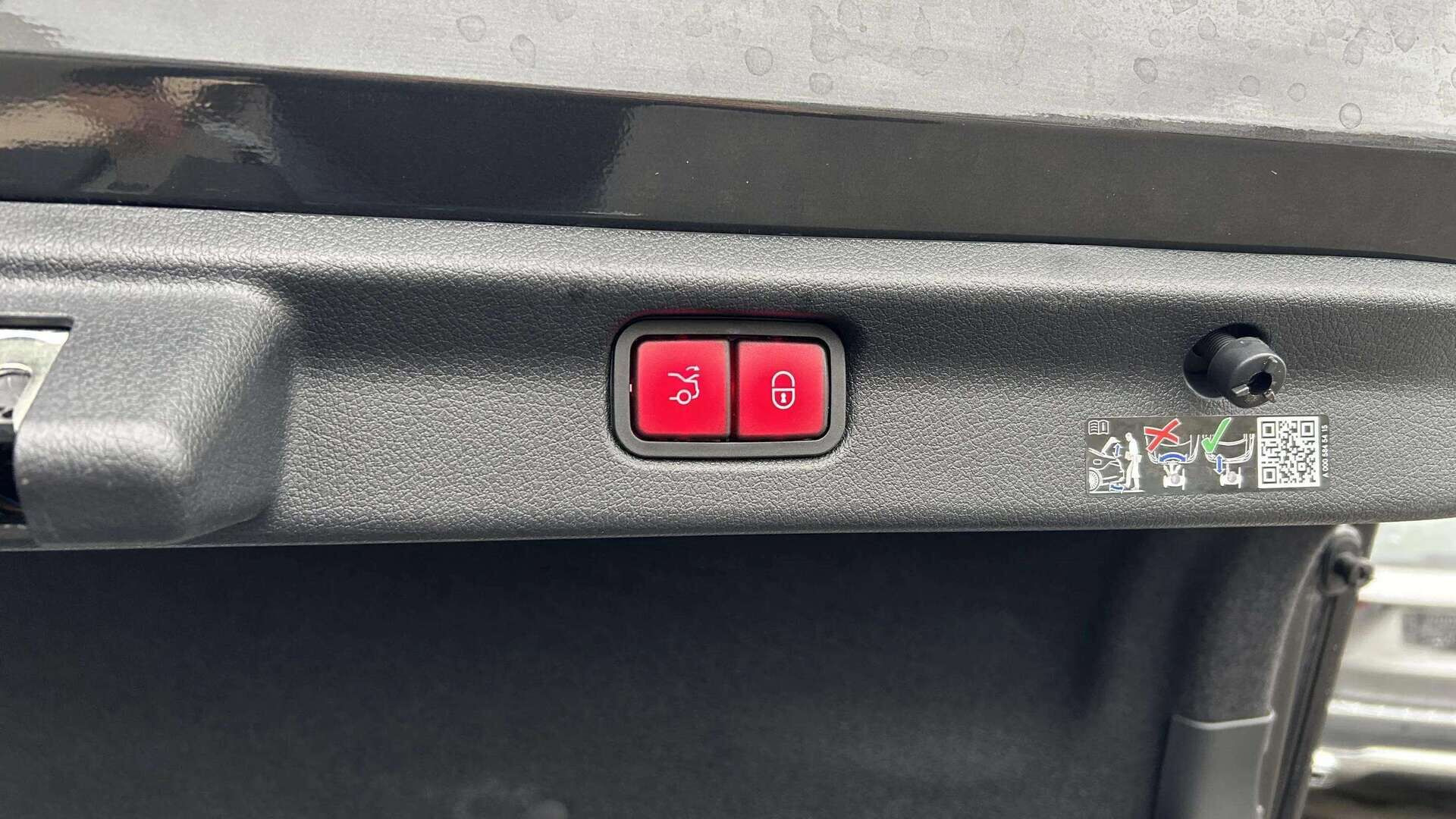 Grå Mercedes EQE350+ fra 2025