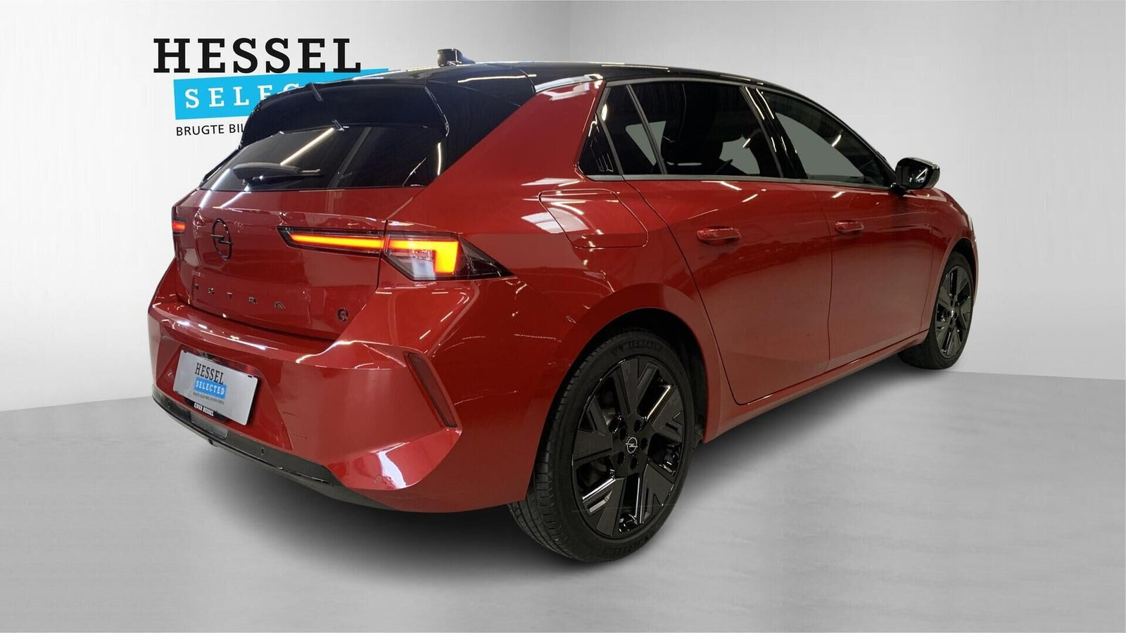 Rød Opel Astra-e fra 2024
