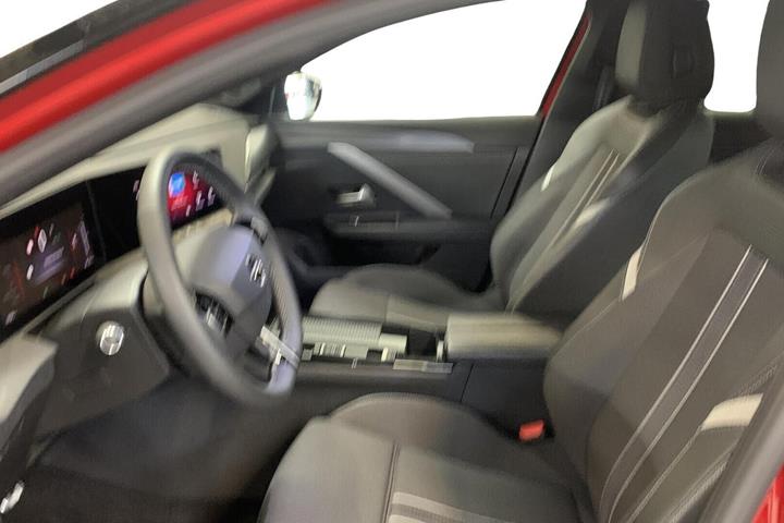 Rød Opel Astra-e fra 2024